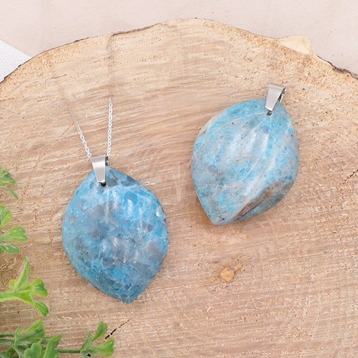 PENDENTIF PIERRE APATITE BLEUE A